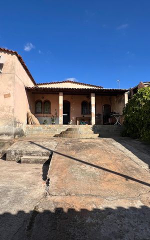 Casa à venda com 100m², 4 quartos e 5 vagas Casa à venda com 100m², 4 quartos e 5 vagasGaragem