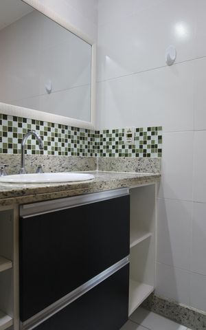 Apartamento à venda com 108m², 4 quartos e 2 vagasBanheiro da suíte
