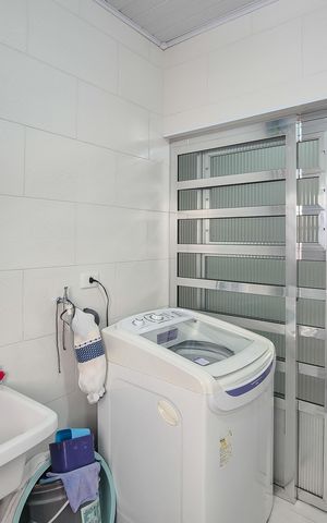Casa à venda com 300m², 3 quartos e 2 vagas Casa à venda com 300m², 3 quartos e 2 vagasÁrea de Serviço