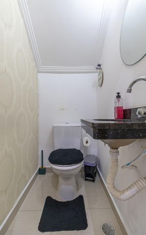 Casa à venda com 70m², 2 quartos e 2 vagas Casa à venda com 70m², 2 quartos e 2 vagasLavabo