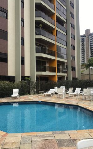 Apartamento à venda com 125m², 4 quartos e 2 vagas Apartamento à venda com 125m², 4 quartos e 2 vagasÁrea externa