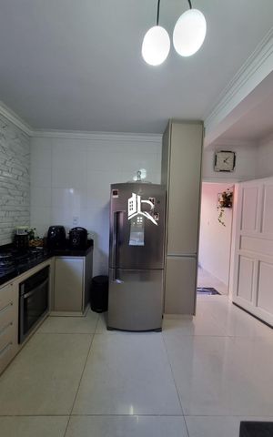 Casa à venda com 207m², 4 quartos e 2 vagas