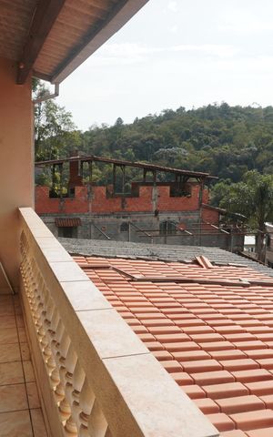 Casa à venda com 165m², 3 quartos e 2 vagasSacada