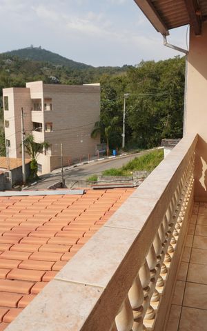 Casa à venda com 165m², 3 quartos e 2 vagasSacada