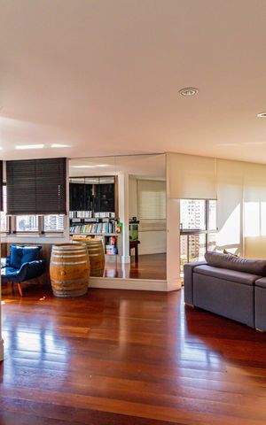 Apartamento à venda com 192m², 4 quartos e 3 vagas Apartamento à venda com 192m², 4 quartos e 3 vagasSala