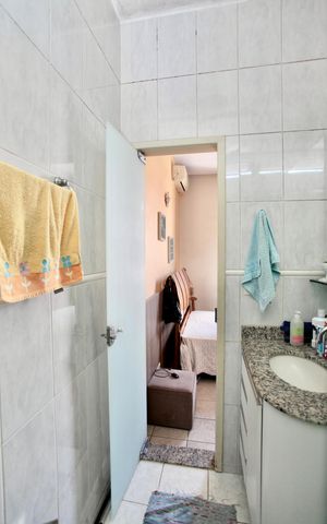 Casa à venda com 200m², 3 quartos e 8 vagas Casa à venda com 200m², 3 quartos e 8 vagasBanheiro da Suíte