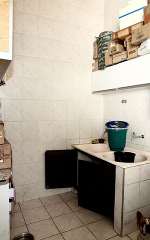 Casa à venda com 200m², 3 quartos e 8 vagas Casa à venda com 200m², 3 quartos e 8 vagasCozinha e Área de Serviço