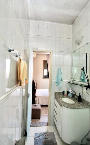 Casa à venda com 200m², 3 quartos e 8 vagas Casa à venda com 200m², 3 quartos e 8 vagasBanheiro da Suíte