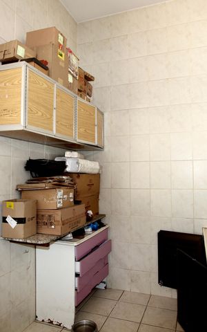 Casa à venda com 200m², 3 quartos e 8 vagas Casa à venda com 200m², 3 quartos e 8 vagasCozinha e Área de Serviço