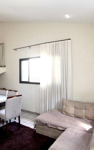 Casa à venda com 200m², 3 quartos e 8 vagas Casa à venda com 200m², 3 quartos e 8 vagasSala