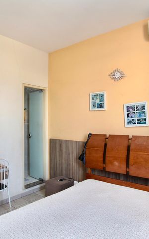 Casa à venda com 200m², 3 quartos e 8 vagas Casa à venda com 200m², 3 quartos e 8 vagasQuarto Suíte