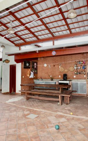 Casa à venda com 200m², 3 quartos e 8 vagas Casa à venda com 200m², 3 quartos e 8 vagasÁrea gourmet