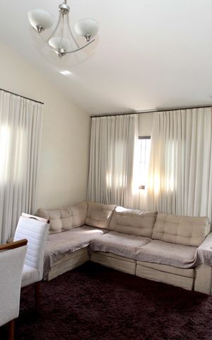 Casa à venda com 200m², 3 quartos e 8 vagas Casa à venda com 200m², 3 quartos e 8 vagasSala
