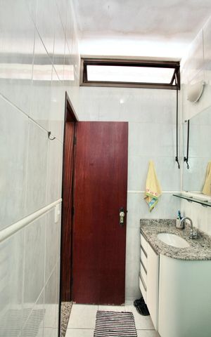 Casa à venda com 200m², 3 quartos e 8 vagas Casa à venda com 200m², 3 quartos e 8 vagasBanheiro Social
