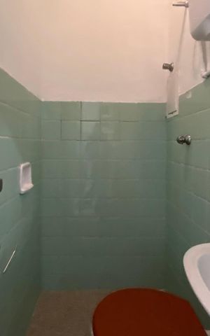 Apartamento para alugar com 138m², 3 quartos e 1 vaga Apartamento para alugar com 138m², 3 quartos e 1 vagaBanheiro da área de serviço