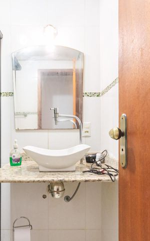 Apartamento à venda com 140m², 3 quartos e 1 vaga Apartamento à venda com 140m², 3 quartos e 1 vagaBanheiro