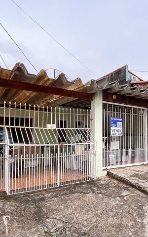 Casa à venda com 500m², 5 quartos e 4 vagasFachada + plaquinha
