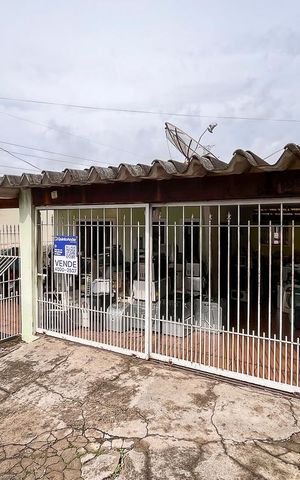 Casa à venda com 500m², 5 quartos e 4 vagasFachada + plaquinha