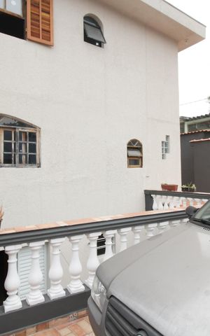 Casa à venda com 203m², 3 quartos e 2 vagas Casa à venda com 203m², 3 quartos e 2 vagasQuintal