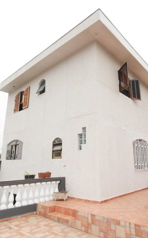 Casa à venda com 203m², 3 quartos e 2 vagas Casa à venda com 203m², 3 quartos e 2 vagasQuintal