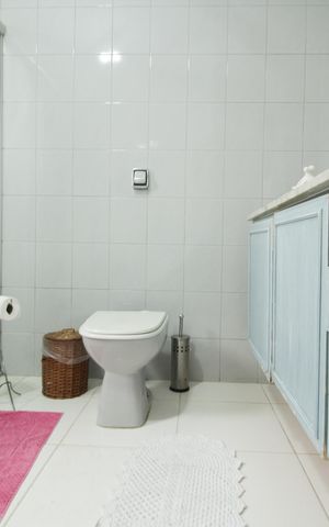 Casa à venda com 203m², 3 quartos e 2 vagas Casa à venda com 203m², 3 quartos e 2 vagasBanheiro