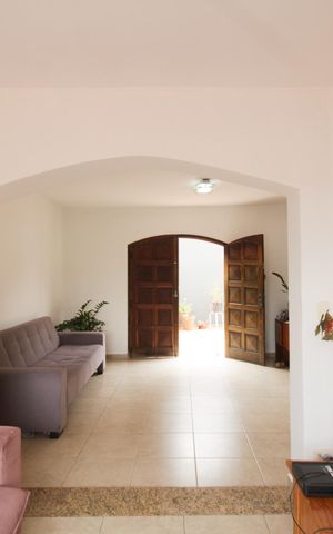 Casa à venda com 203m², 3 quartos e 2 vagas Casa à venda com 203m², 3 quartos e 2 vagasSala de TV