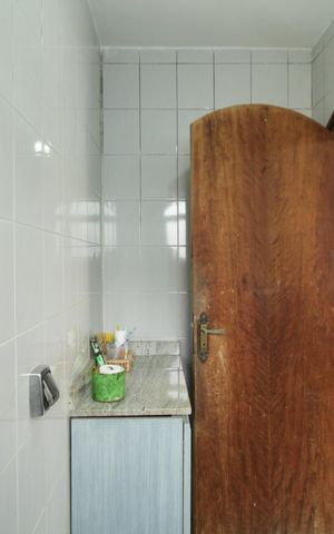 Casa à venda com 203m², 3 quartos e 2 vagas Casa à venda com 203m², 3 quartos e 2 vagasBanheiro
