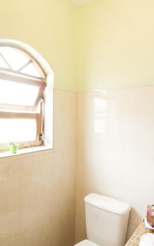 Casa à venda com 203m², 3 quartos e 2 vagas Casa à venda com 203m², 3 quartos e 2 vagasBanheiro