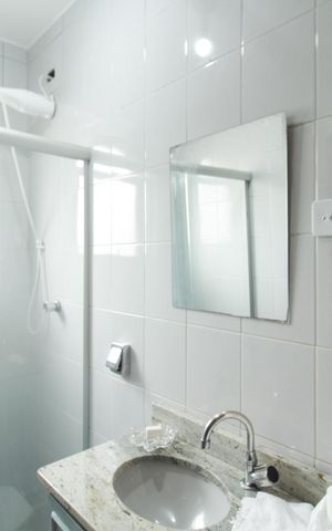 Casa à venda com 203m², 3 quartos e 2 vagas Casa à venda com 203m², 3 quartos e 2 vagasBanheiro