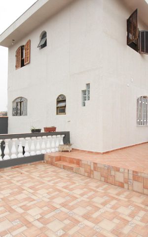 Casa à venda com 203m², 3 quartos e 2 vagas Casa à venda com 203m², 3 quartos e 2 vagasQuintal