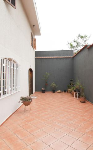 Casa à venda com 203m², 3 quartos e 2 vagas Casa à venda com 203m², 3 quartos e 2 vagasQuintal