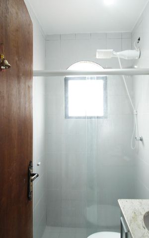 Casa à venda com 203m², 3 quartos e 2 vagas Casa à venda com 203m², 3 quartos e 2 vagasBanheiro