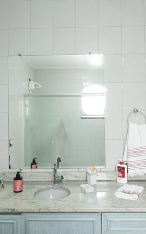 Casa à venda com 203m², 3 quartos e 2 vagas Casa à venda com 203m², 3 quartos e 2 vagasBanheiro