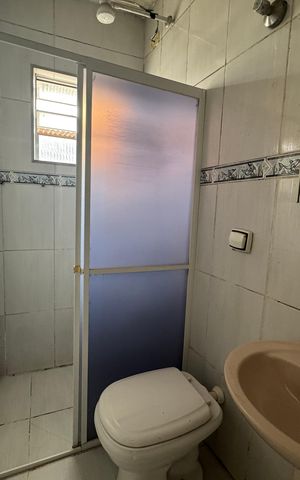 Casa para alugar com 50m², 1 quarto e 1 vaga Casa para alugar com 50m², 1 quarto e 1 vagaBanheiro