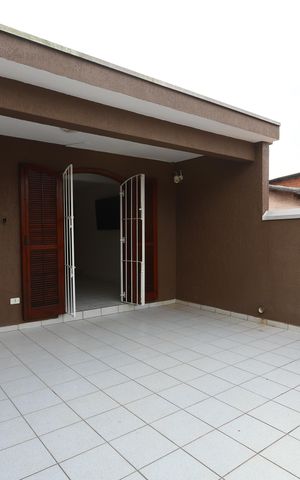 Casa para alugar com 130m², 3 quartos e 2 vagas Casa para alugar com 130m², 3 quartos e 2 vagasvaranda