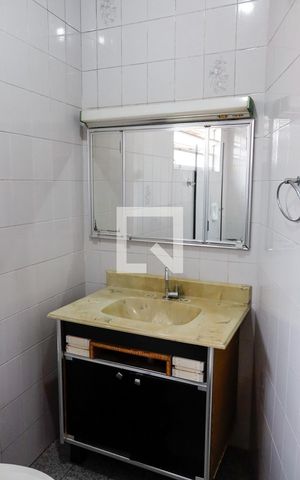 Casa à venda com 239m², 1 quarto e 5 vagas Casa à venda com 239m², 1 quarto e 5 vagasCasa 2 - Banheiro social