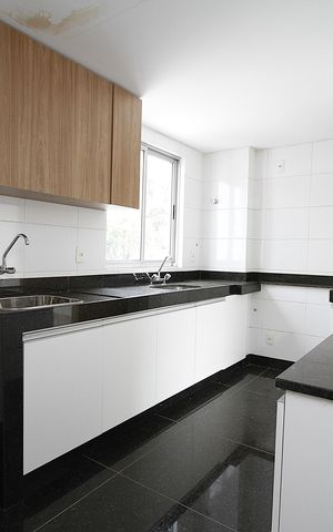 Apartamento à venda com 168m², 2 quartos e 3 vagasCozinha e Área de Serviço