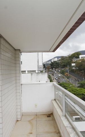 Apartamento à venda com 168m², 2 quartos e 3 vagasVaranda