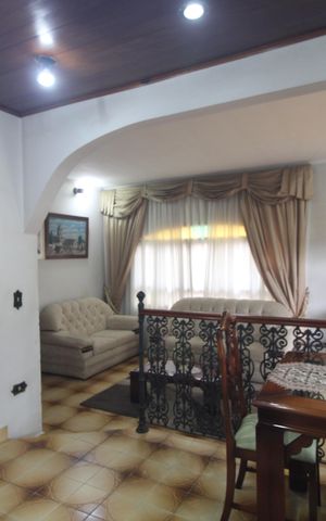 Casa à venda com 180m², 4 quartos e 3 vagasSala 1