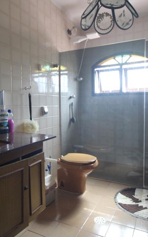Casa à venda com 180m², 4 quartos e 3 vagasBanheiro comum