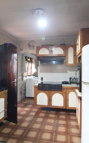Casa à venda com 180m², 4 quartos e 3 vagasCozinha