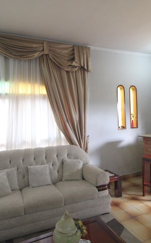 Casa à venda com 180m², 4 quartos e 3 vagasSala 1