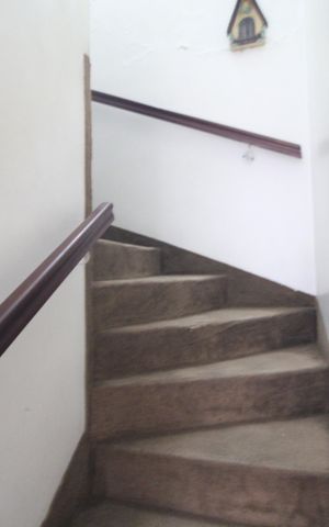 Casa à venda com 180m², 4 quartos e 3 vagasEscada