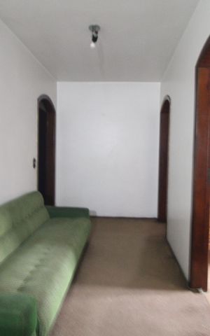 Casa à venda com 180m², 4 quartos e 3 vagasCorredor entre os quartos