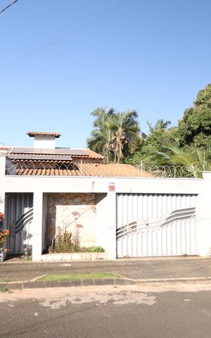 Casa para alugar com 360m², 5 quartos e 4 vagasFachada