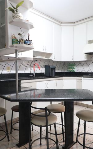 Casa para alugar com 360m², 5 quartos e 4 vagasCozinha