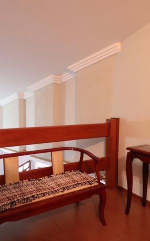Casa para alugar com 360m², 5 quartos e 4 vagasHall andar superior