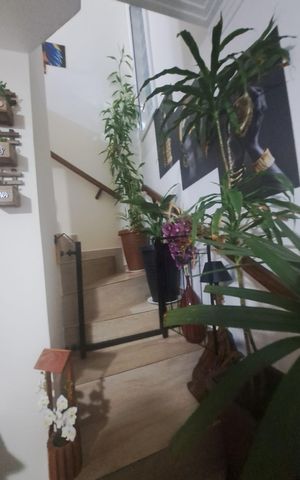 Casa de condomínio para alugar com 163m², 2 quartos e 3 vagas Casa de condomínio para alugar com 163m², 2 quartos e 3 vagasEscada