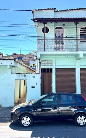 Casa à venda com 360m², 2 quartos e 1 vaga Casa à venda com 360m², 2 quartos e 1 vagaFachada
