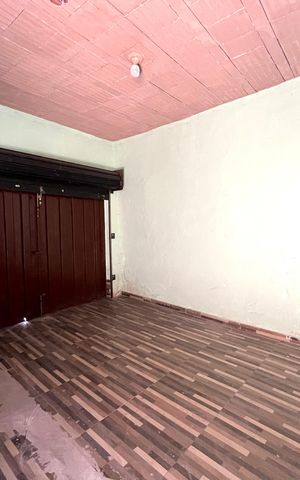 Casa à venda com 360m², 2 quartos e 1 vaga Casa à venda com 360m², 2 quartos e 1 vagaGaragem